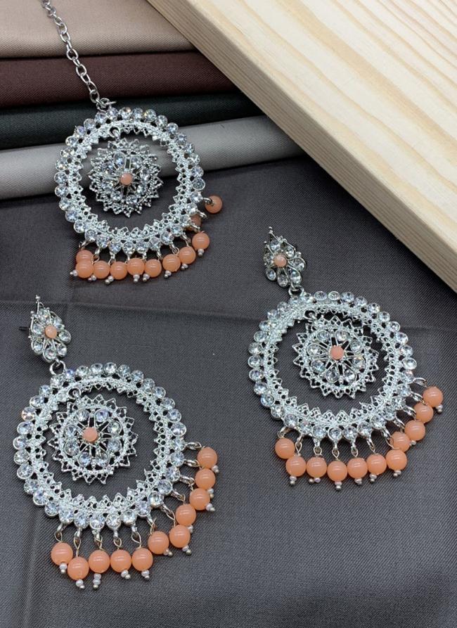 Peach Stone Earrings With Maang Tikka